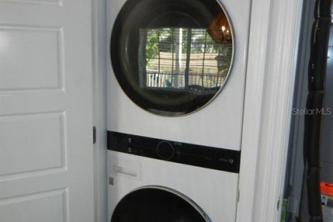 Condo in Sarasota, Florida, 2 bedrooms № 2137572 - photo 20