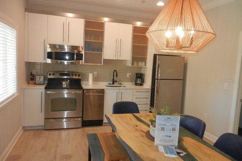 Condo in Sarasota, Florida, 2 bedrooms № 2137572 - photo 8