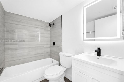 Condo in Deerfield Beach, Florida, 2 bedrooms  № 1893071 - photo 6
