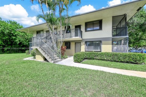 Condo in Deerfield Beach, Florida, 2 bedrooms  № 1893071 - photo 8