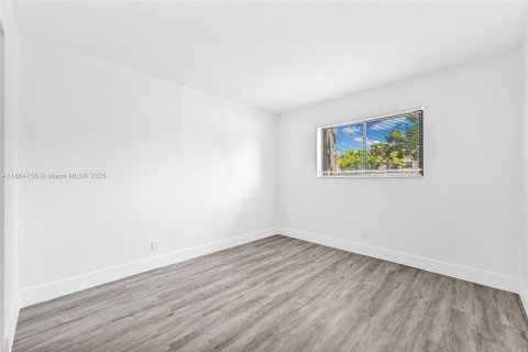 Condo in Deerfield Beach, Florida, 2 bedrooms  № 1893071 - photo 7