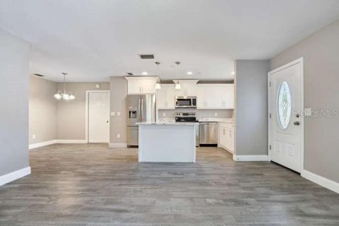 Casa en alquiler en Tampa, Florida, 3 dormitorios, 143.07 m2 № 1721347 - foto 6