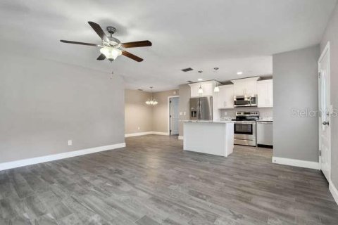 Casa en alquiler en Tampa, Florida, 3 dormitorios, 143.07 m2 № 1721347 - foto 7