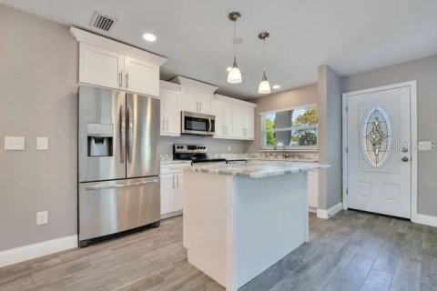 Casa en alquiler en Tampa, Florida, 3 dormitorios, 143.07 m2 № 1721347 - foto 3