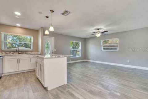 Casa en alquiler en Tampa, Florida, 3 dormitorios, 143.07 m2 № 1721347 - foto 5