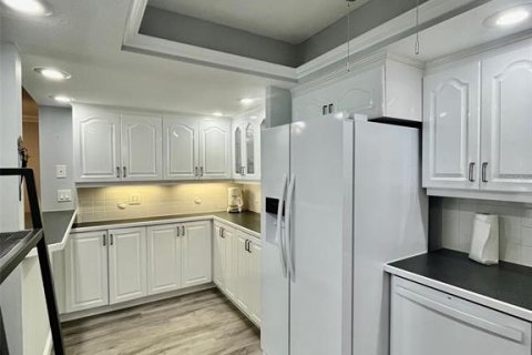 Купить кондоминиум в Клируотер, Флорида 5 комнат, 121.7м2, № 2221144 - фото 13