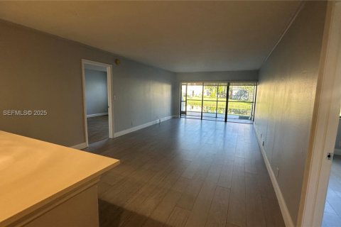 Condominio en alquiler en Weston, Florida, 2 dormitorios, 102.75 m2 № 1986313 - foto 11