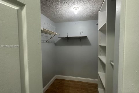 Condominio en alquiler en Weston, Florida, 2 dormitorios, 102.75 m2 № 1986313 - foto 18