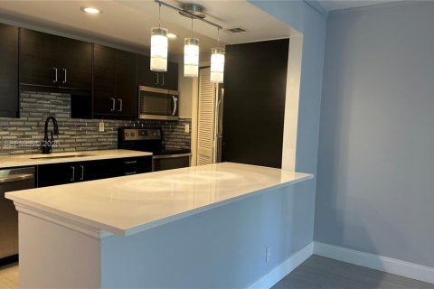 Condominio en alquiler en Weston, Florida, 2 dormitorios, 102.75 m2 № 1986313 - foto 9