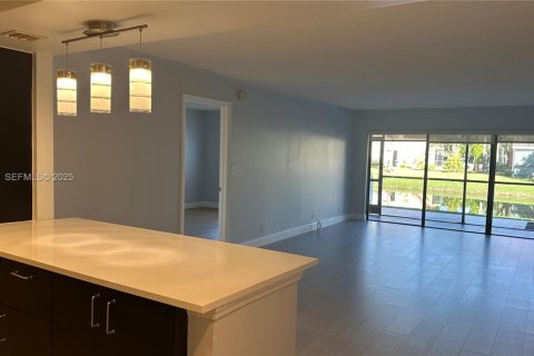 Condominio en alquiler en Weston, Florida, 2 dormitorios, 102.75 m2 № 1986313 - foto 10