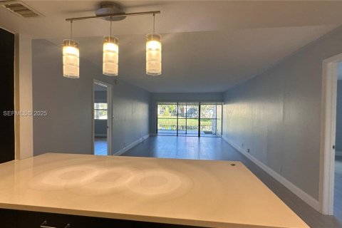 Condominio en alquiler en Weston, Florida, 2 dormitorios, 102.75 m2 № 1986313 - foto 7