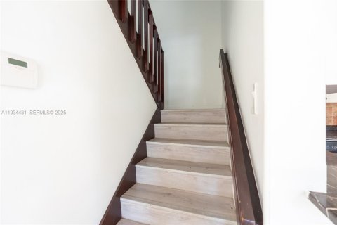 Снять в аренду таунхаус в Делрей-Бич, Флорида 3 спальни, 123.19м2, № 1992577 - фото 17