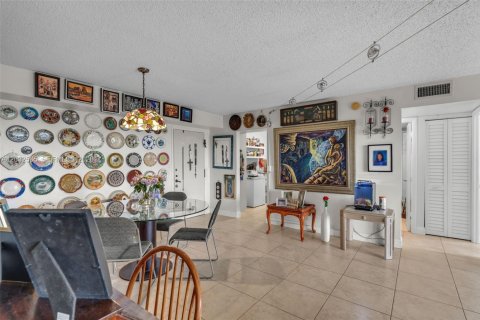 Condo in Pembroke Pines, Florida, 2 bedrooms  № 2086986 - photo 3