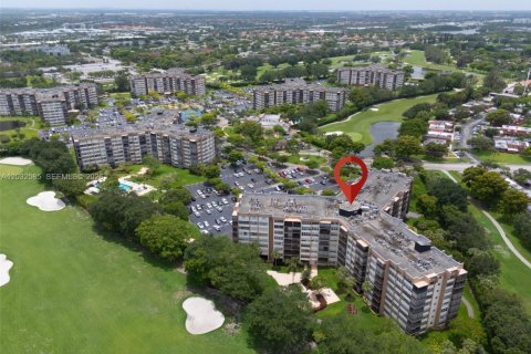 Condo in Pembroke Pines, Florida, 2 bedrooms  № 2086986 - photo 24
