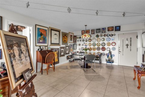 Condo in Pembroke Pines, Florida, 2 bedrooms  № 2086986 - photo 5