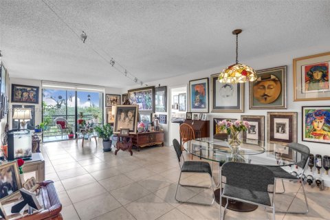 Condo in Pembroke Pines, Florida, 2 bedrooms  № 2086986