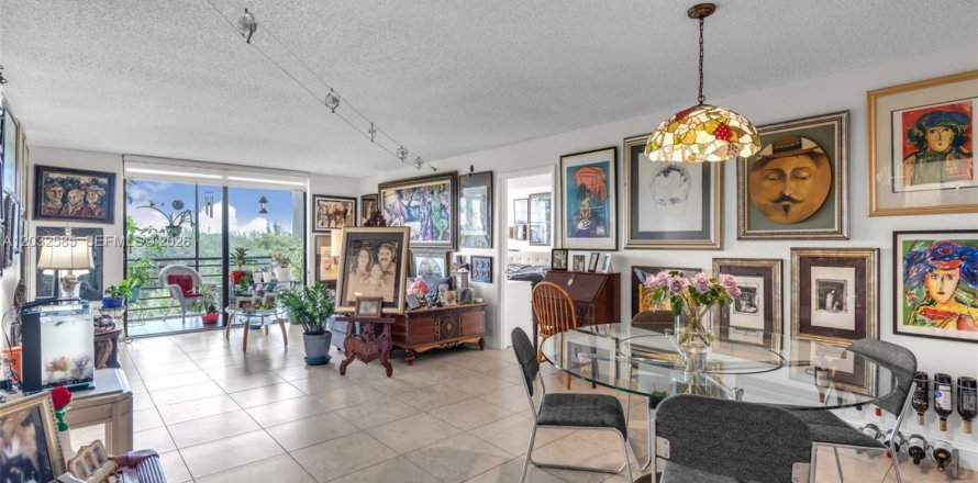 Condo in Pembroke Pines, Florida, 2 bedrooms  № 2086986