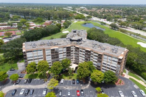 Condo in Pembroke Pines, Florida, 2 bedrooms  № 2086986 - photo 27