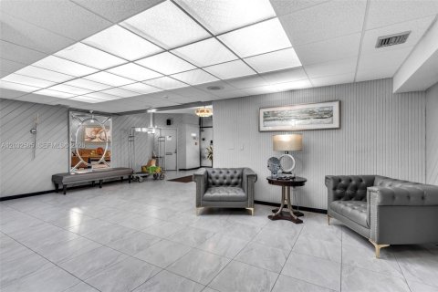 Condo in Pembroke Pines, Florida, 2 bedrooms  № 2086986 - photo 18
