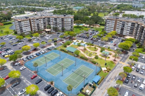 Condo in Pembroke Pines, Florida, 2 bedrooms  № 2086986 - photo 26
