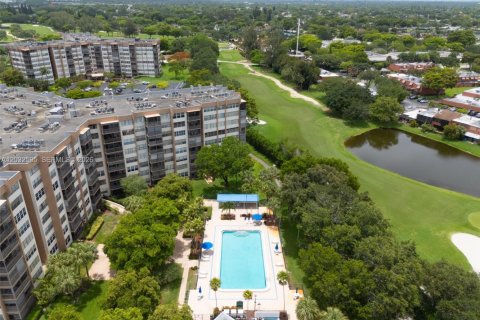 Condo in Pembroke Pines, Florida, 2 bedrooms  № 2086986 - photo 25