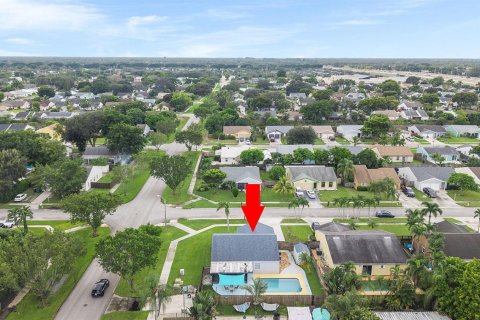 House in Lake Worth, Florida 3 bedrooms, 113.34 sq.m. № 2412013 - photo 14