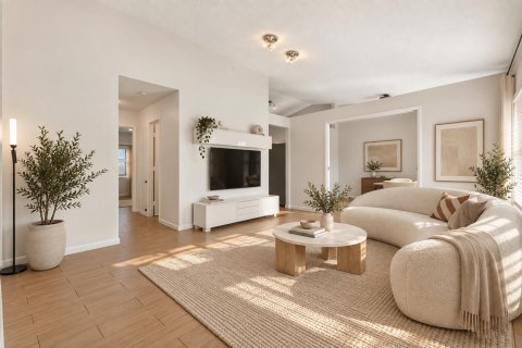 House in Lake Worth, Florida 3 bedrooms, 113.34 sq.m. № 2412013 - photo 4