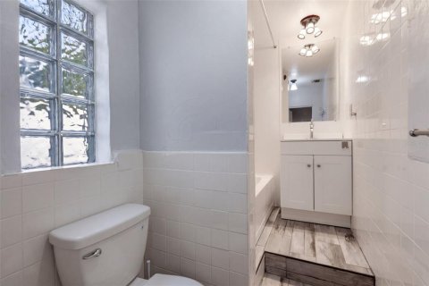 Villa ou maison à louer à Orlando, Floride: 2 chambres, 110.93 m2 № 2408923 - photo 13