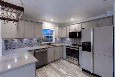 Villa ou maison à louer à Orlando, Floride: 2 chambres, 110.93 m2 № 2408923 - photo 6