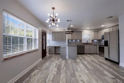 Villa ou maison à louer à Orlando, Floride: 2 chambres, 110.93 m2 № 2408923 - photo 5
