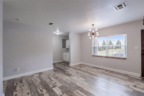 Villa ou maison à louer à Orlando, Floride: 2 chambres, 110.93 m2 № 2408923 - photo 4