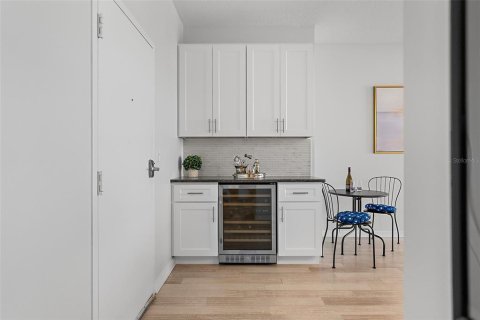 Condo in Saint Petersburg, Florida, 2 bedrooms  № 1899683 - photo 27