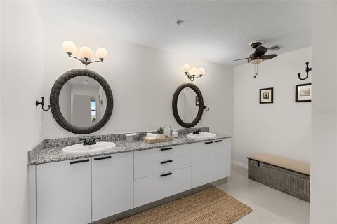 Condo in Saint Petersburg, Florida, 2 bedrooms  № 1899683 - photo 22