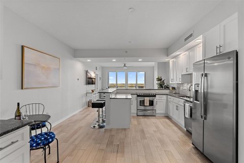 Condo in Saint Petersburg, Florida, 2 bedrooms  № 1899683 - photo 3