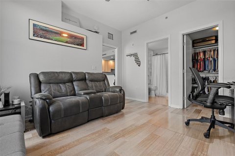 Condo in Saint Petersburg, Florida, 2 bedrooms  № 1899683 - photo 15