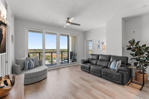 Condo in Saint Petersburg, Florida, 2 bedrooms  № 1899683 - photo 11