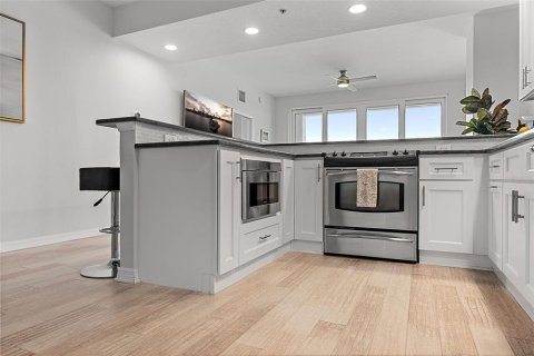 Condo in Saint Petersburg, Florida, 2 bedrooms  № 1899683 - photo 5