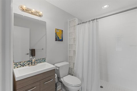 Condo in Saint Petersburg, Florida, 2 bedrooms  № 1899683 - photo 17