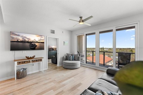 Condo in Saint Petersburg, Florida, 2 bedrooms  № 1899683 - photo 12