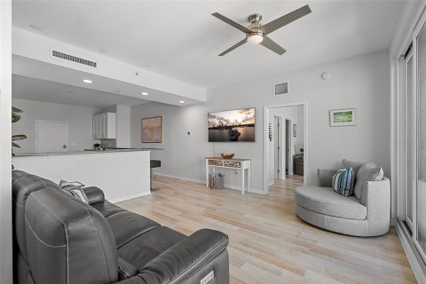 Condo in Saint Petersburg, Florida, 2 bedrooms  № 1899683 - photo 13
