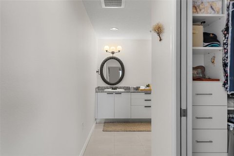 Condo in Saint Petersburg, Florida, 2 bedrooms  № 1899683 - photo 21
