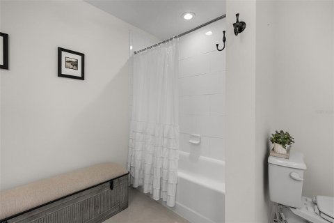 Condo in Saint Petersburg, Florida, 2 bedrooms  № 1899683 - photo 23