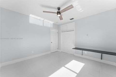 House in North Miami Beach, Florida 3 bedrooms, 138.61 sq.m. № 2081358 - photo 15
