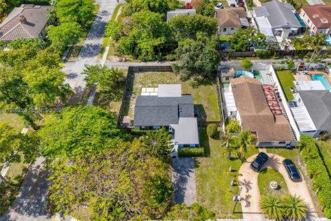 House in North Miami Beach, Florida 3 bedrooms, 138.61 sq.m. № 2081358 - photo 27