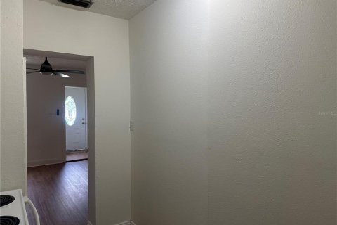 Casa en venta en Tampa, Florida, 4 dormitorios, 103.59 m2 № 1919887 - foto 10