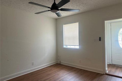 Casa en venta en Tampa, Florida, 4 dormitorios, 103.59 m2 № 1919887 - foto 3