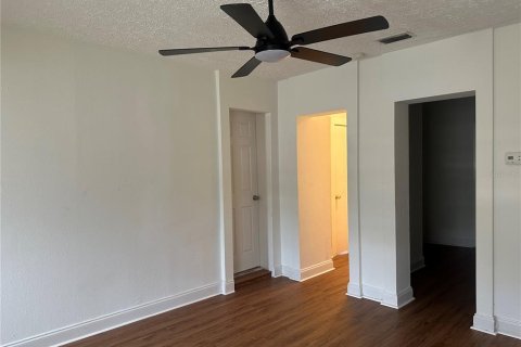 Casa en venta en Tampa, Florida, 4 dormitorios, 103.59 m2 № 1919887 - foto 4