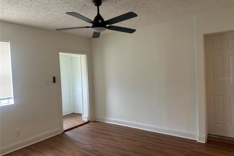Casa en venta en Tampa, Florida, 4 dormitorios, 103.59 m2 № 1919887 - foto 2