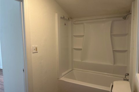 Casa en venta en Tampa, Florida, 4 dormitorios, 103.59 m2 № 1919887 - foto 11
