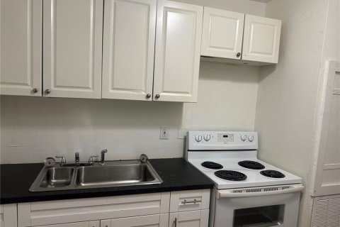 Casa en venta en Tampa, Florida, 4 dormitorios, 103.59 m2 № 1919887 - foto 8